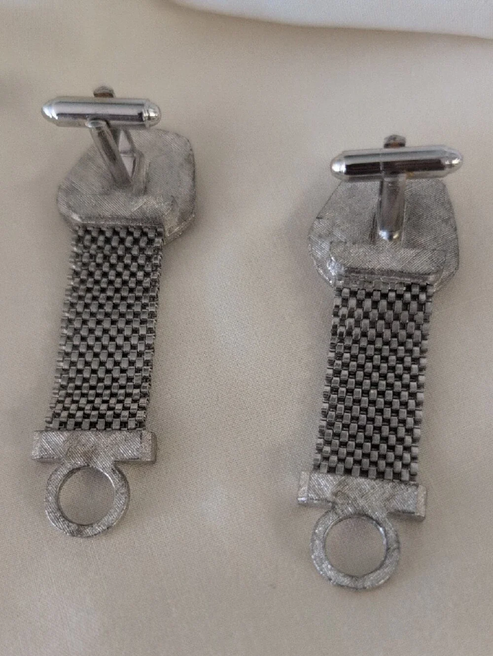 DANTE Vintage Silver Mesh Drop Cufflinks with Blue Gemstone Accent